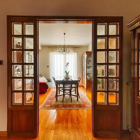 Guesthost - Ressmann 1 - 10 Min From Teatro Rossetti 아파트