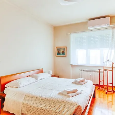 Ressmann 1 - 10 Min From Teatro Rossetti Apartment *
